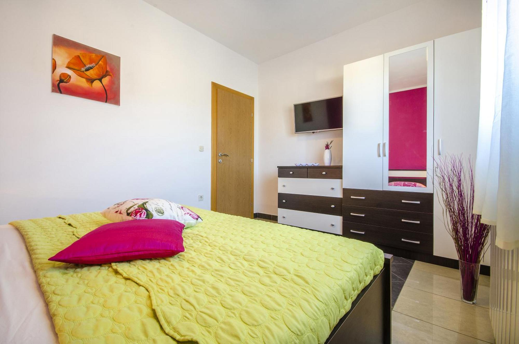 Apartment And Room Marlen Rovinjsko Selo Bilik gambar