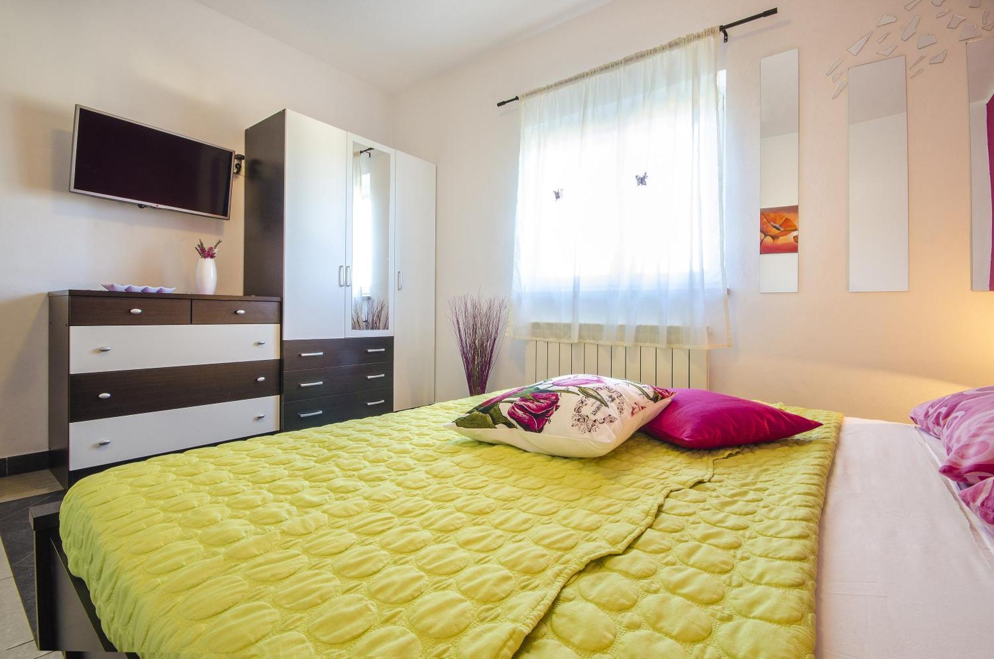 Apartment And Room Marlen Rovinjsko Selo Bilik gambar