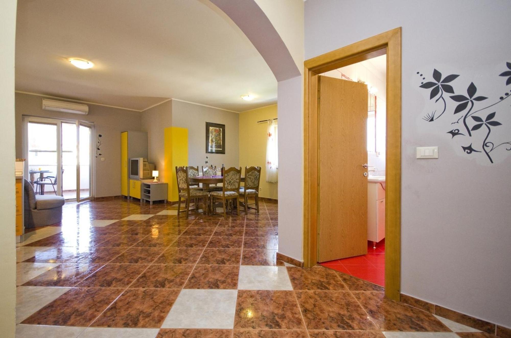 Apartment And Room Marlen Rovinjsko Selo Bilik gambar