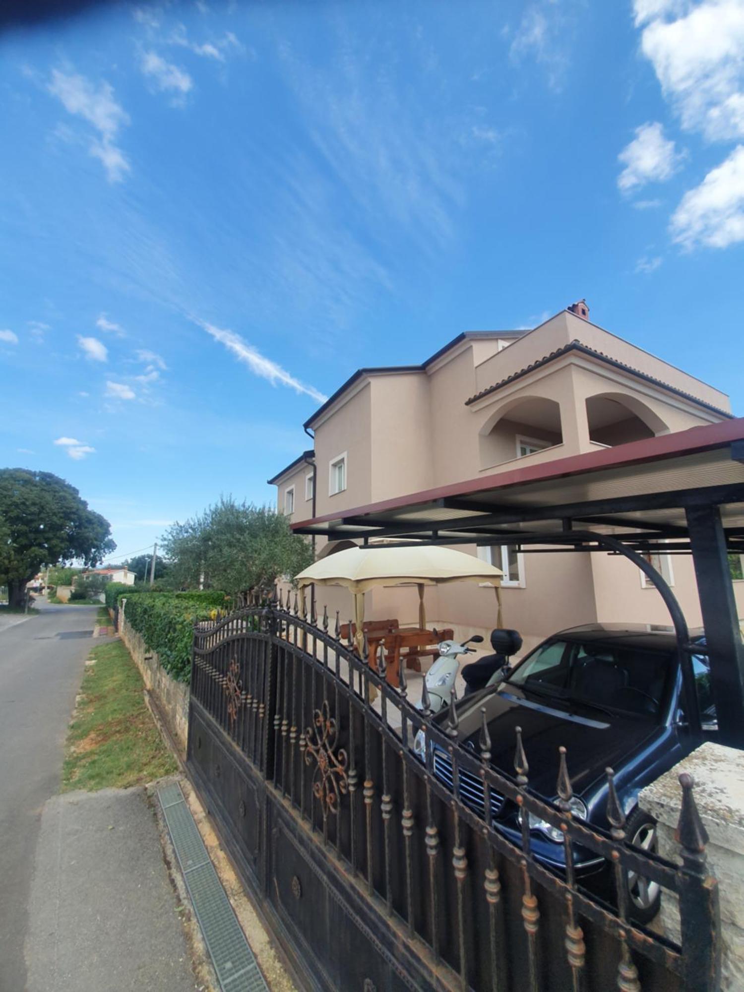 Apartment And Room Marlen Rovinjsko Selo Luaran gambar