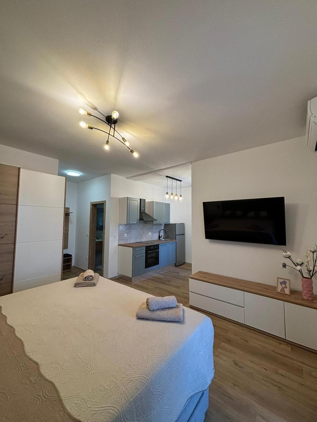 Apartment And Room Marlen Rovinjsko Selo Luaran gambar