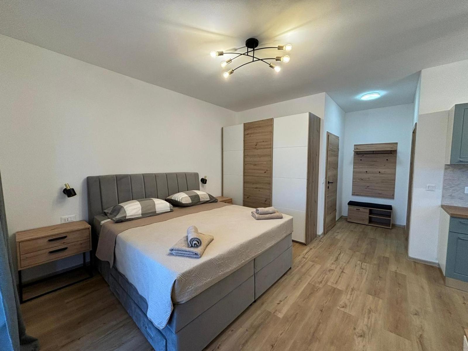 Apartment And Room Marlen Rovinjsko Selo Luaran gambar